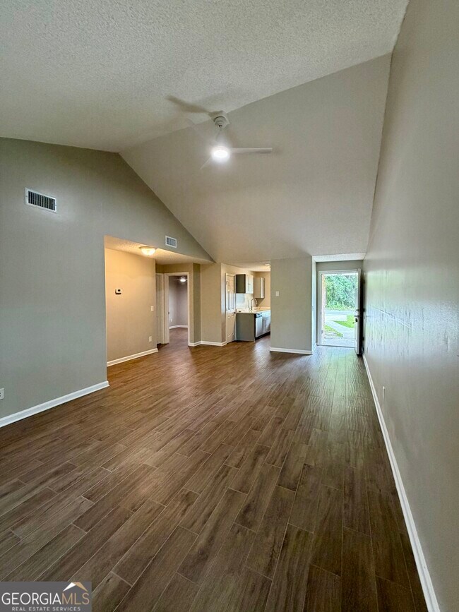 Building Photo - 438 Admiral's Walk Dr