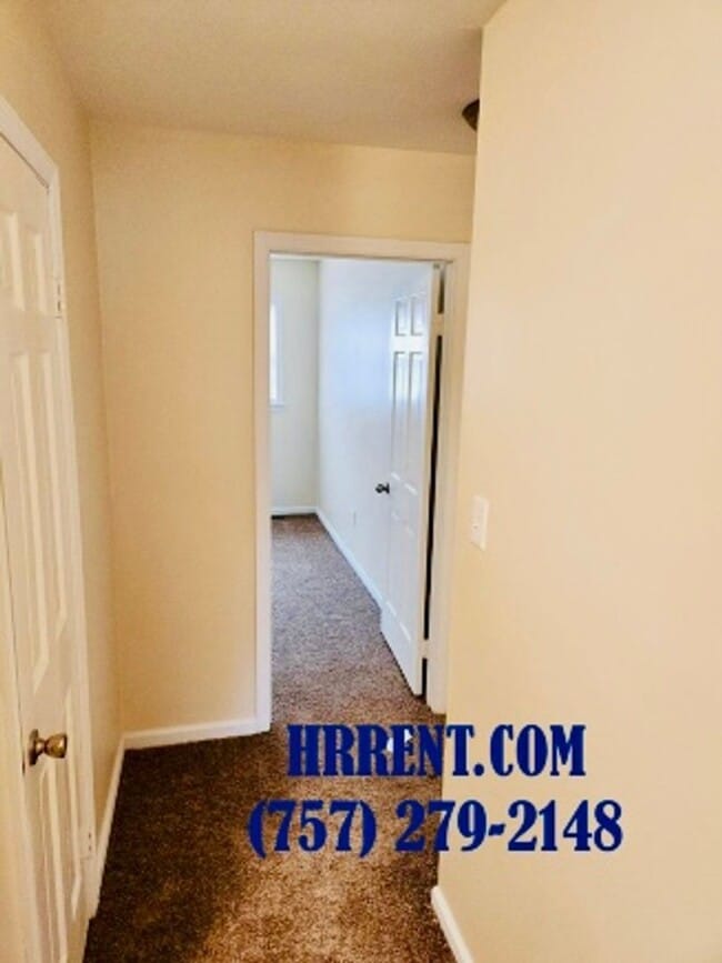 Building Photo - Cozy 3 Bedroom 1.5 Bathroom Townhouse loca...