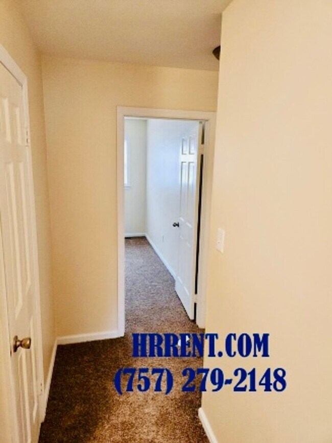 Building Photo - Cozy 3 Bedroom 1.5 Bathroom Townhouse located in the Denbigh-Warwick area of Newport News, VA!