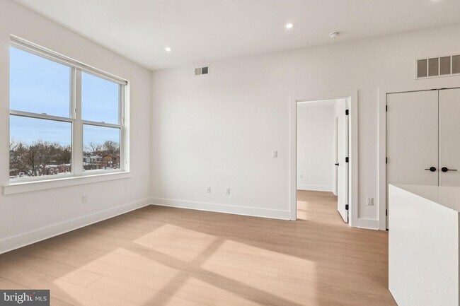 Building Photo - 30 W Allens Ln