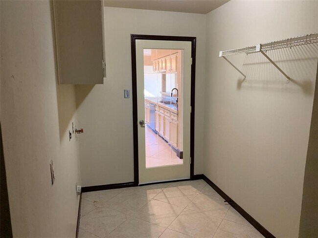 Building Photo - 434 Gentilly Dr