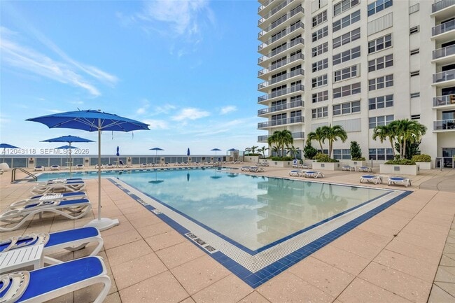 Building Photo - 2751 S Ocean Dr