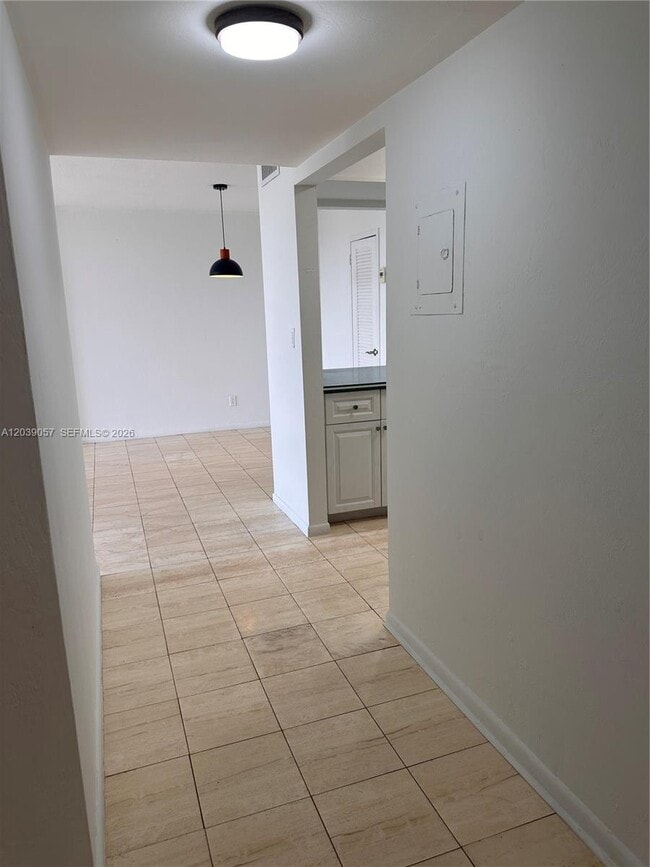 Building Photo - 2715 Tigertail Ave
