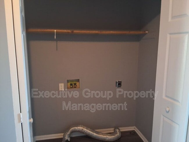 Building Photo - 1115 Crowne Pointe Dr