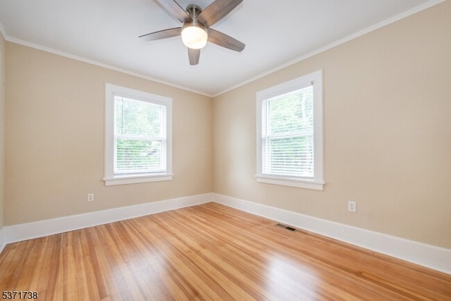 Building Photo - 50 Walnut Crescent
