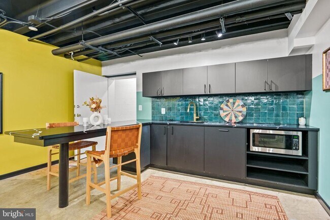 Building Photo - 601 24th St NW