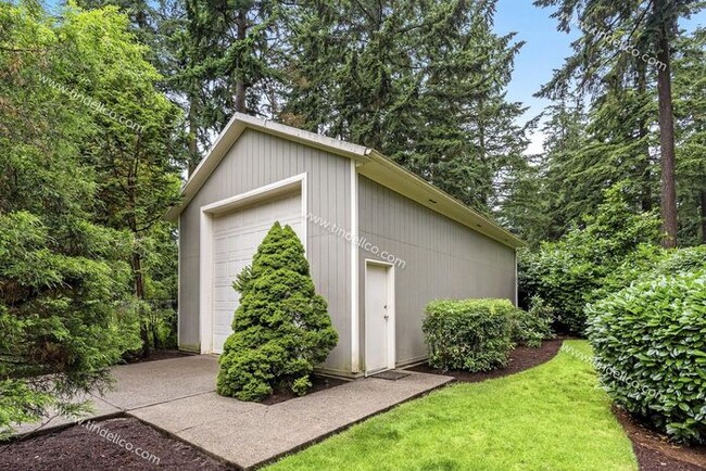 Building Photo - Charming 2-Bedroom Home w/ Modern Upgrades...