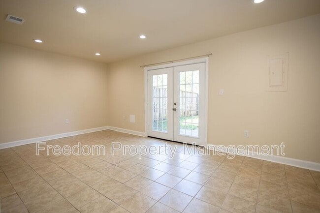 Building Photo - 10270 Cub Run Ct