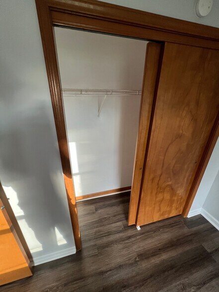 Building Photo - 2716 Alder Creek Dr S