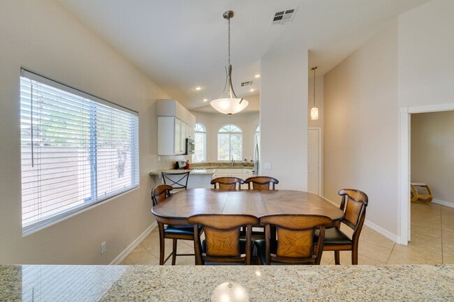 Building Photo - IMMACULATE & IMMEDIATE OCCUPANCY 3BEDROOM GREEN VALLEY BEAUTY!