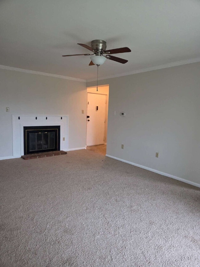 Building Photo - "Charming 2-Bedroom Condo Retreat in the Heart of Hagerstown!"