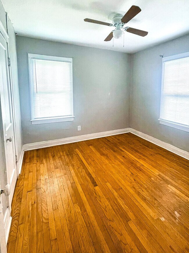 Building Photo - 1464-1466 N Chester Ave