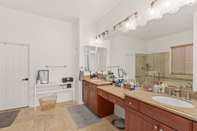 Building Photo - Beautifully Upgraded, Single Story 3 Bed, ...