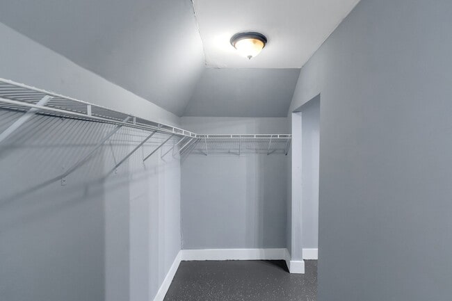 Building Photo - Spacious 4 Bed 3 Bath SFH!