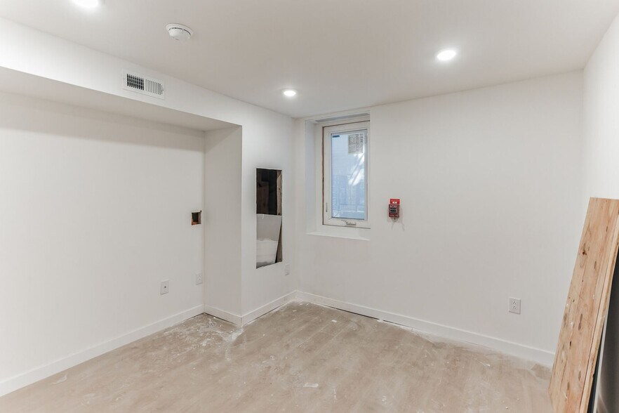 Building Photo - 812 N Holly St