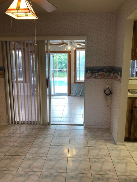 Building Photo - 11011 Rollingwood Dr