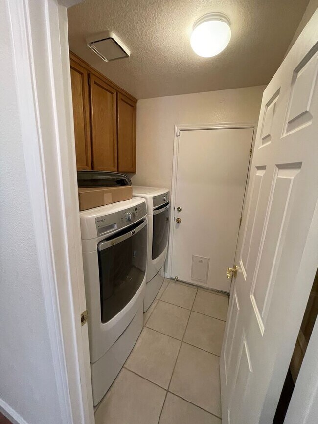 Building Photo - 5 Bed 3 Bath Home In Danville (Anderson Ranch)