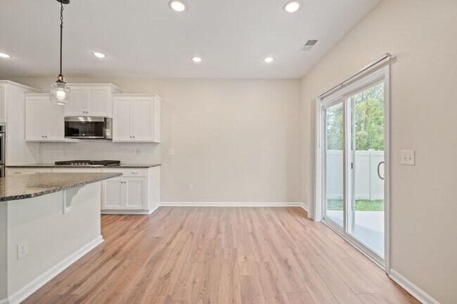 Building Photo - Stunning New Home in Enclave section Chateau