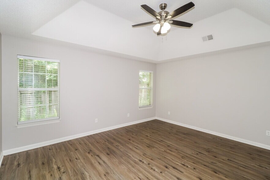 Building Photo - 6844 Kamali Ave
