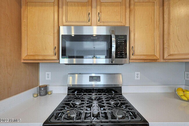 Building Photo - 15841 W Moreland St