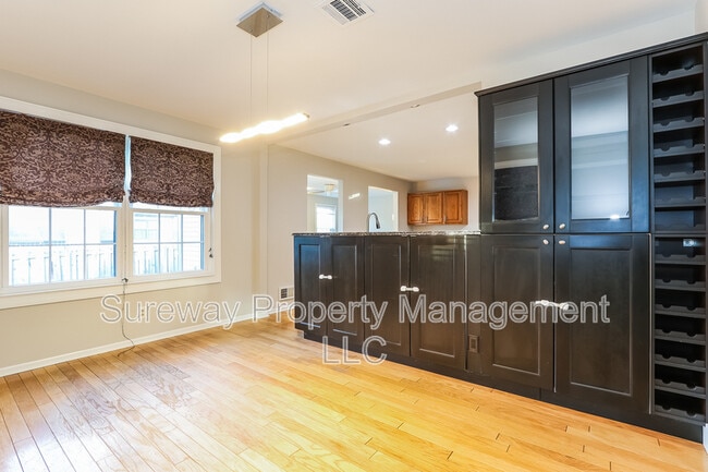 Building Photo - 5 Isla Ct