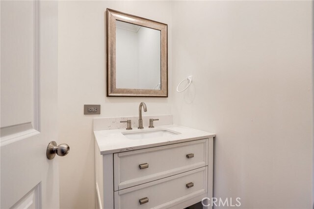 Building Photo - 1014 E Carson St