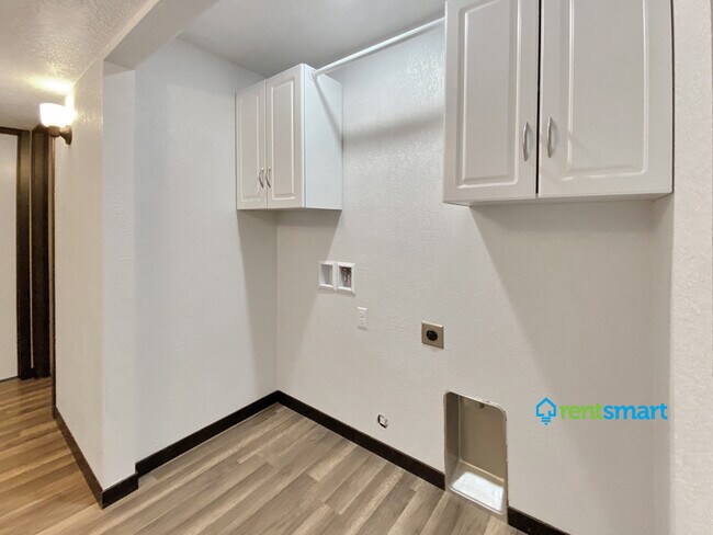 Building Photo - 1275 Village Way