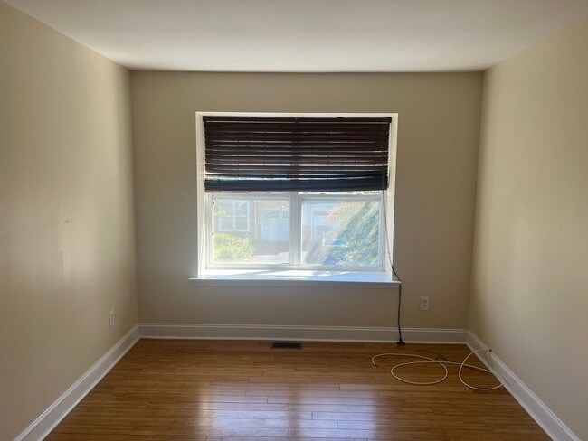 Building Photo - Carriage Style Townhome Now Available in W...