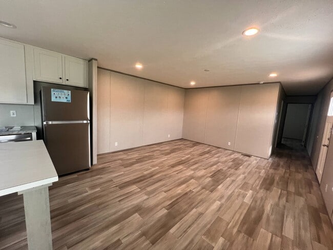 Building Photo - 4627 Blanche Rd