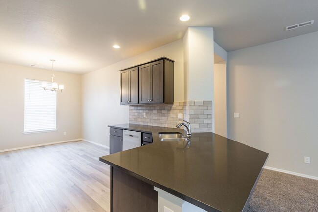 Building Photo - Central 3 bed 2 bath home