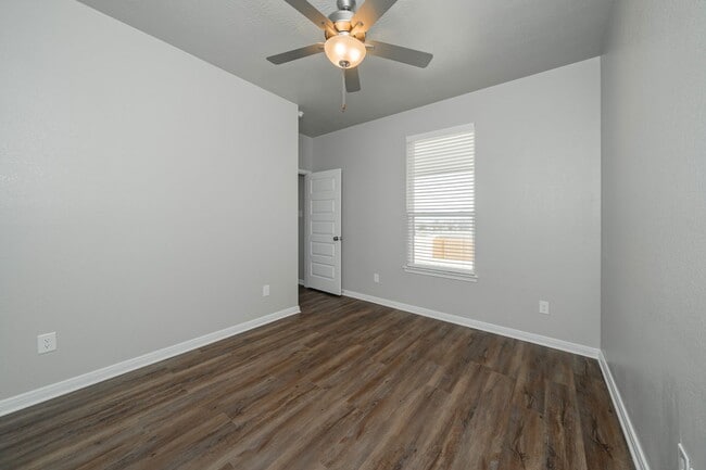Building Photo - Spacious Townhome Available Now!