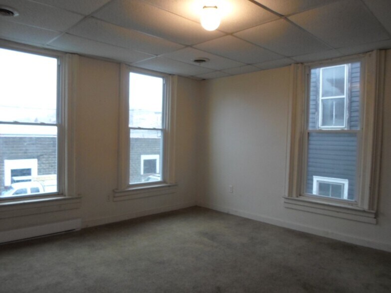 Building Photo - 7 Burr St