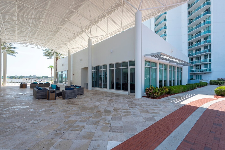 Building Photo - 231 Riverside Dr