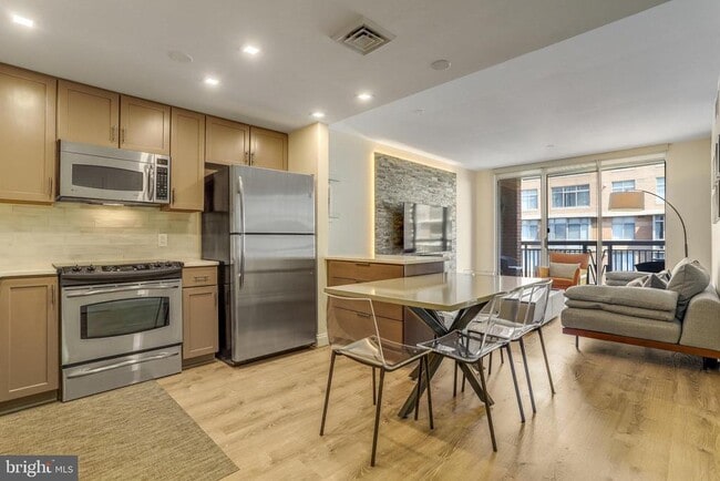 Building Photo - 1020 N Highland St