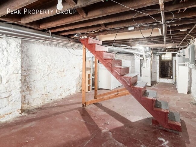 Building Photo - 1208 Indianola Ave