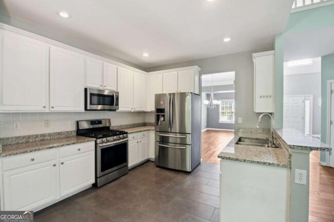 Building Photo - 2011 Chelton Way SE