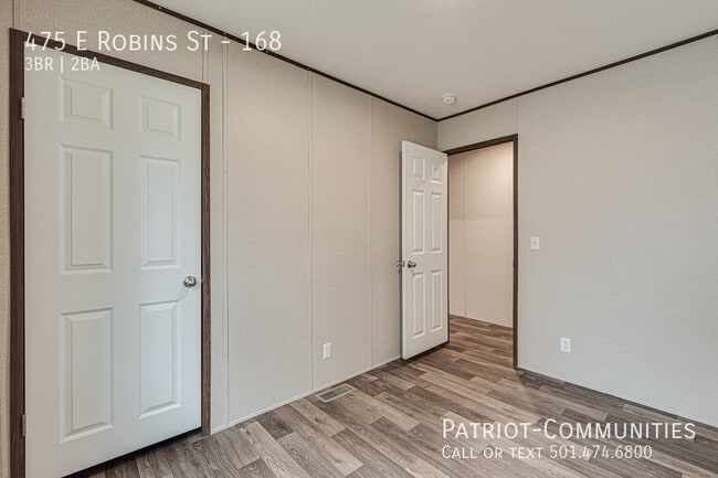 Building Photo - 475 E Robins St