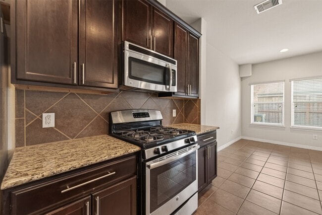 Building Photo - 8908 Clovermist Dr