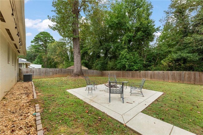 Building Photo - 551 Lyle Dr SE