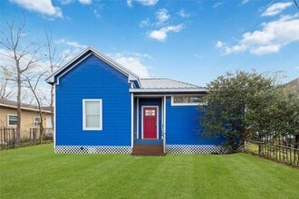 Building Photo - 2214 Stevens St