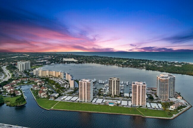 Building Photo - 130 Lakeshore Dr
