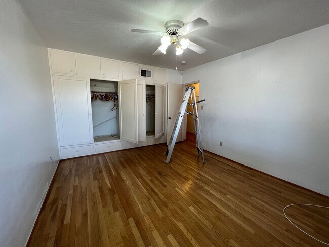 Building Photo - Charming home