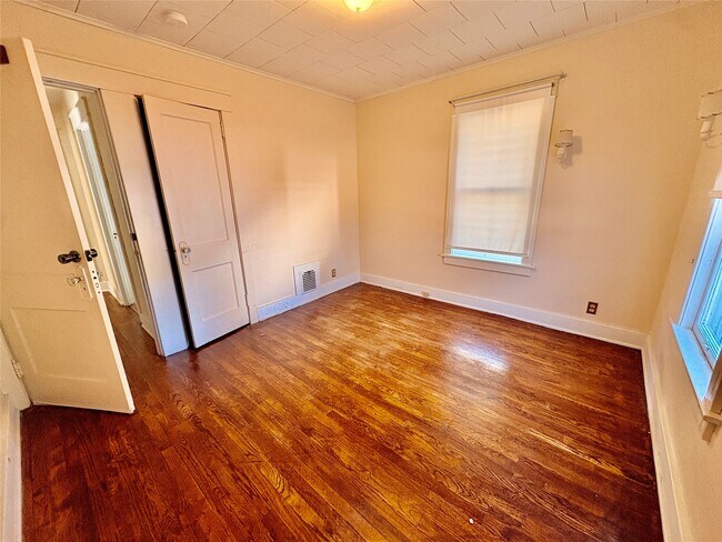 Building Photo - 211 Dudley Ave