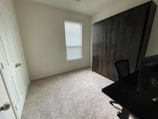 Building Photo - 228 La Dera Dr