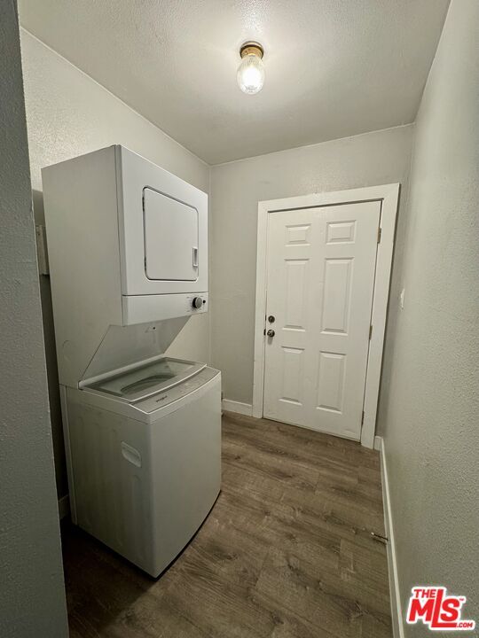 Building Photo - 1048 W 62nd St