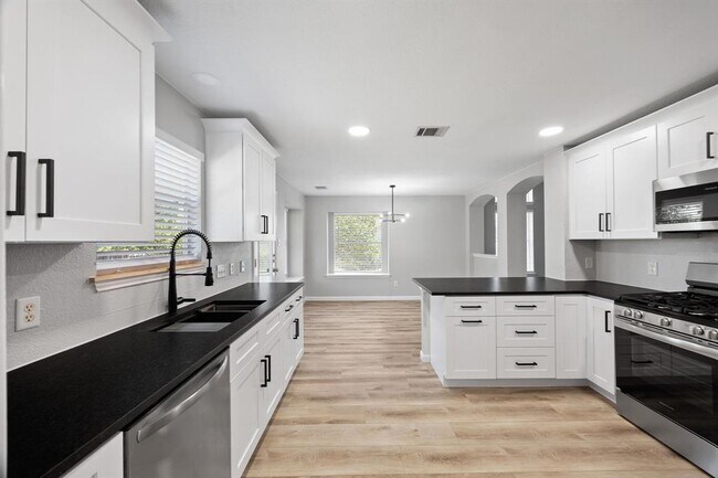 Building Photo - 1413 Catalina Dr