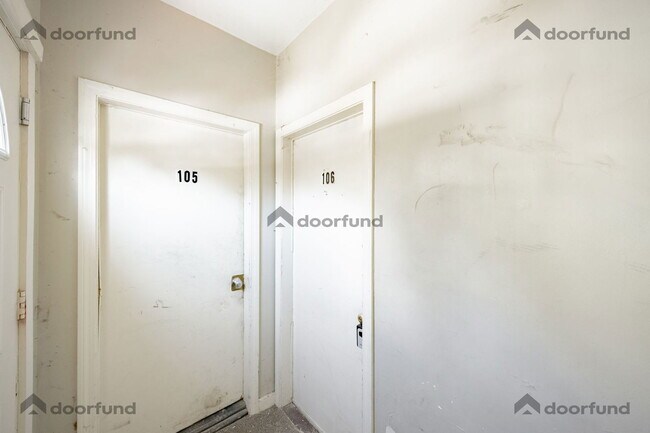 Building Photo - 4 Balloon Landing