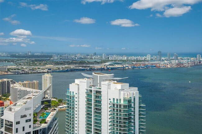 Building Photo - 1425 Brickell Ave
