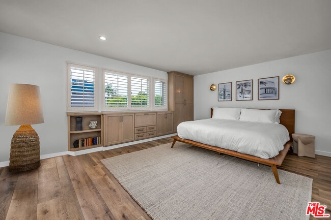 Building Photo - 20 Voyage St