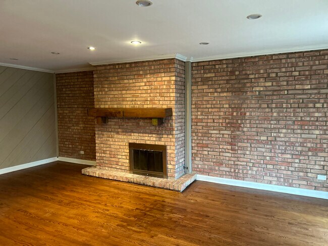 Building Photo - 5500 Hillcrest Ln